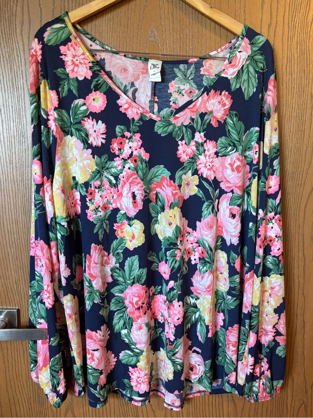Sew In Love Womens Plus Navy Floral V-Neck Long Sleeve Top